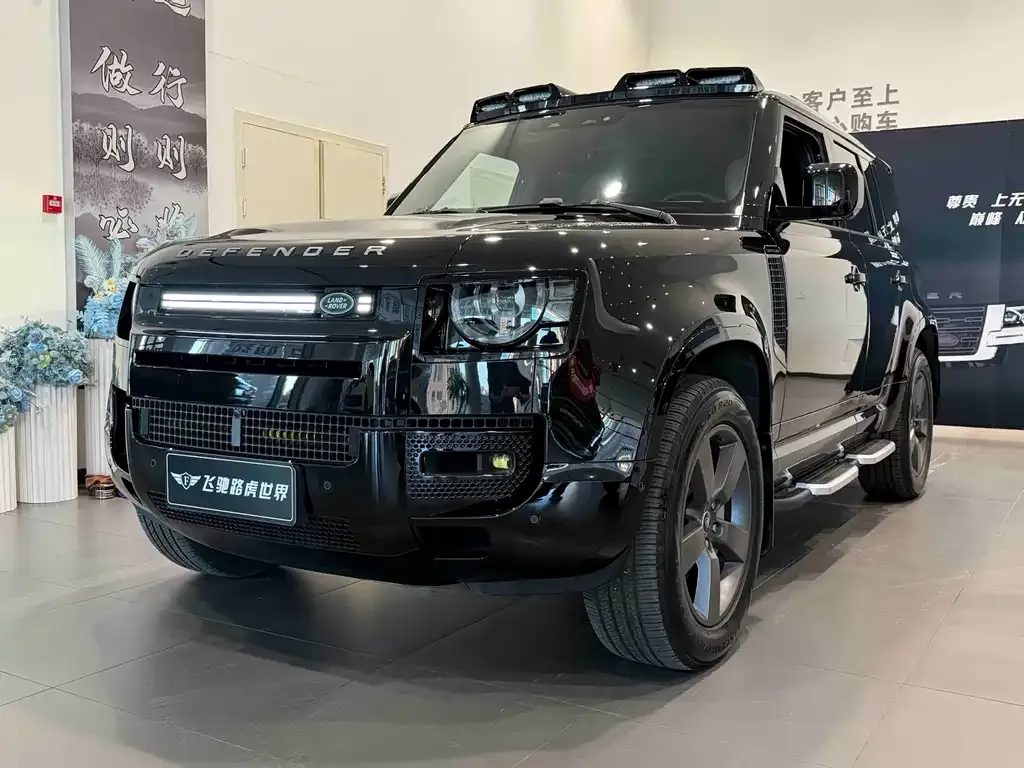 Land Rover Defender — фото 1