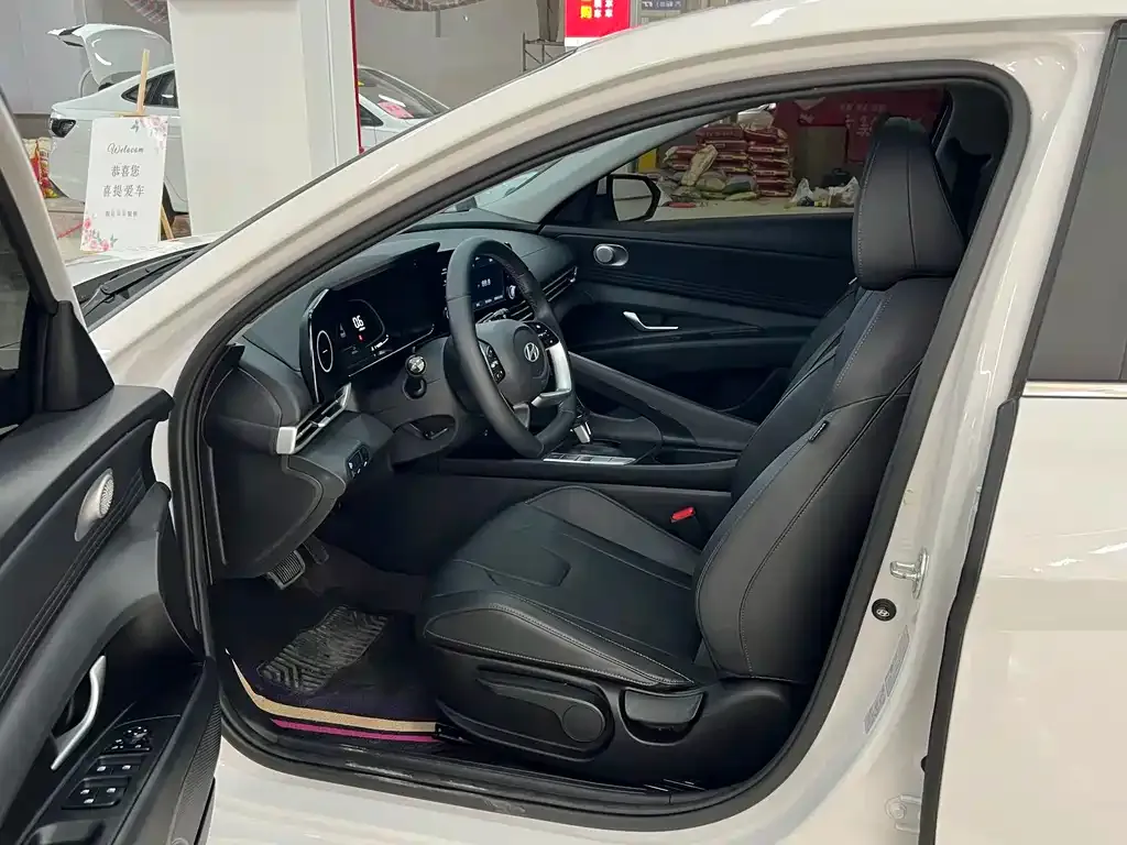 Hyundai Elantra — фото 10