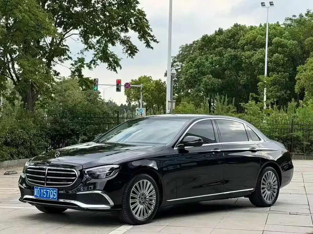 Mercedes-Benz E-Class — фото 6