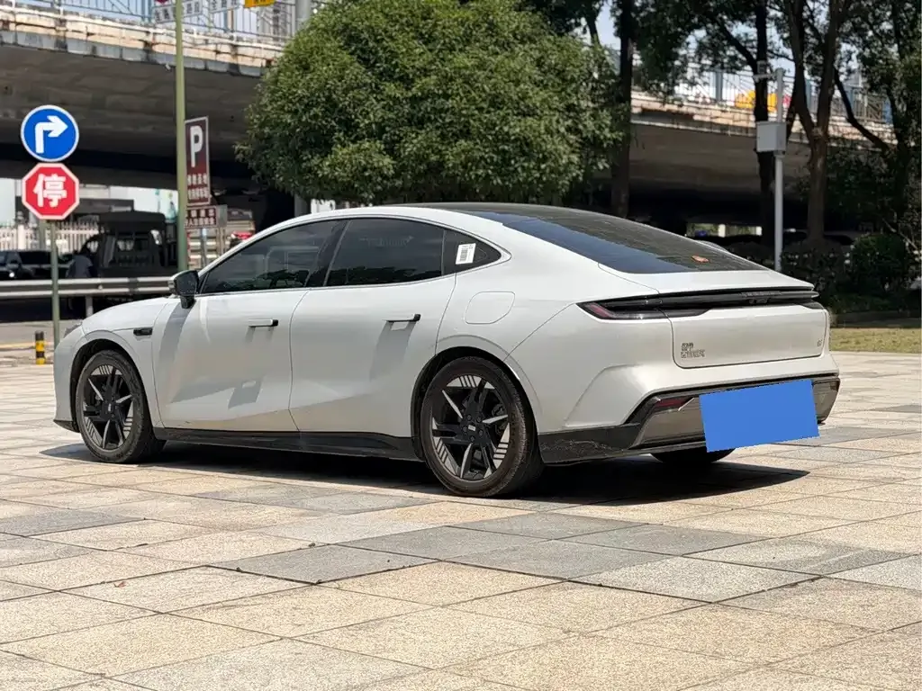 Geely Galaxy E8 — фото 6