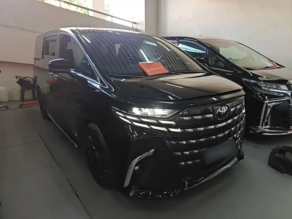 Toyota Alphard — фото 5
