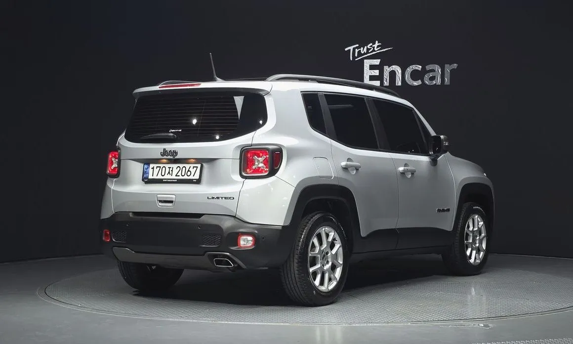 Jeep Renegade — фото 3