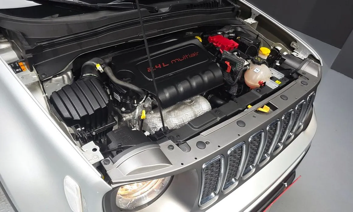 Jeep Renegade — фото 10