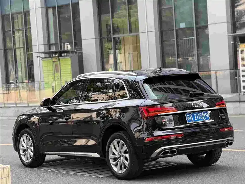 Audi Q5L — фото 8