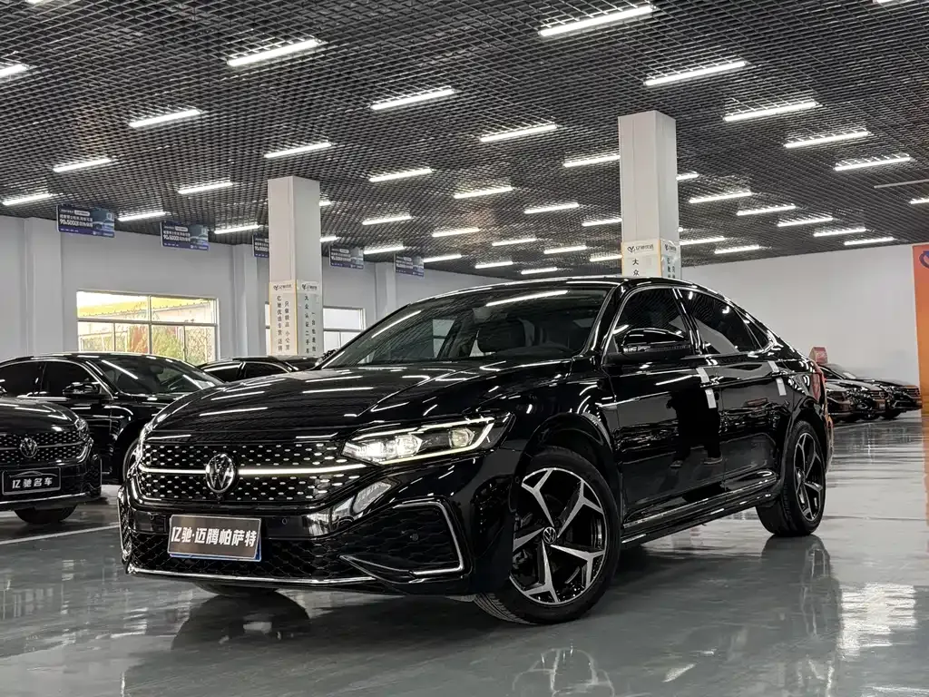 Volkswagen Passat — фото 1