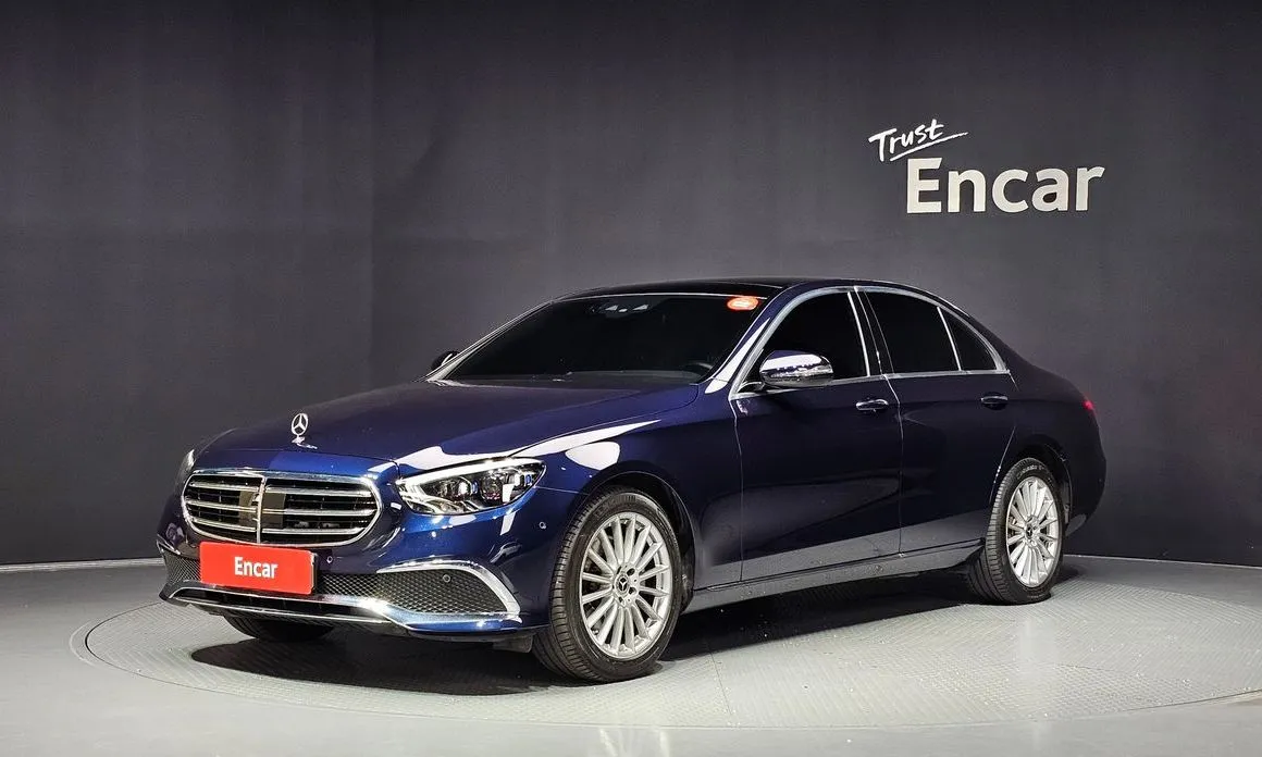 Mercedes-Benz E-Class — фото 1