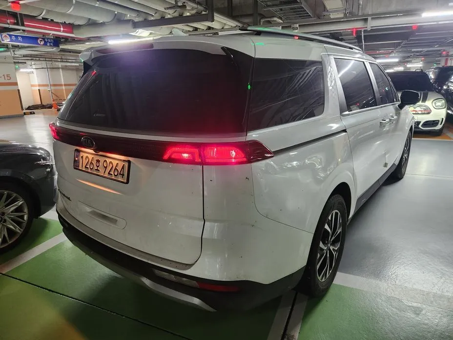 Kia Carnival — фото 4