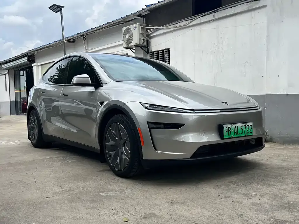 Tesla Model Y L — фото 2