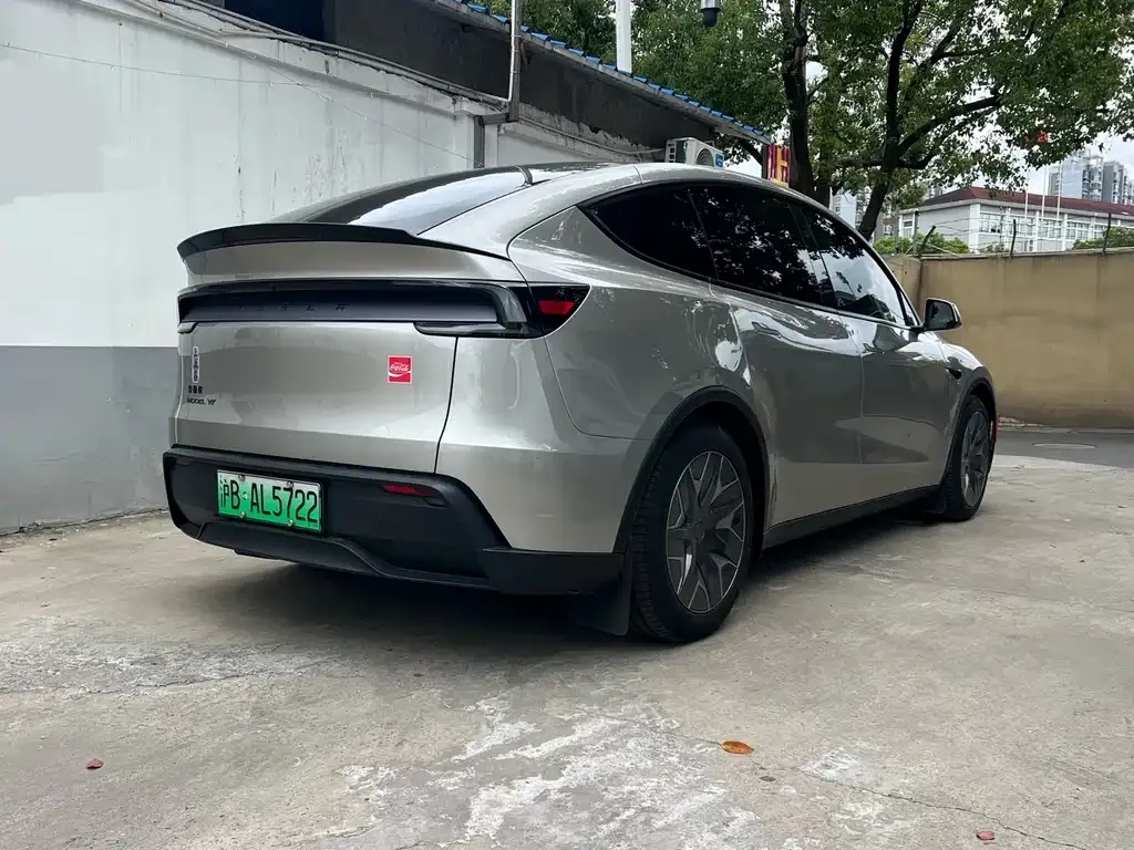 Tesla Model Y L — фото 9