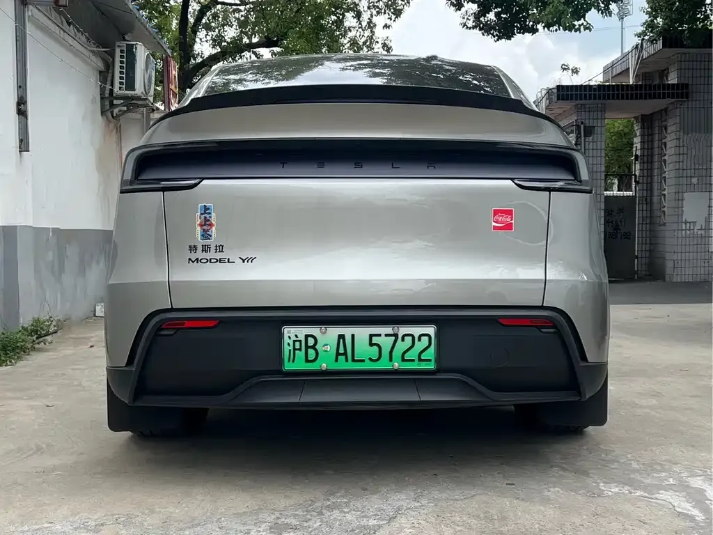 Tesla Model Y L — фото 4