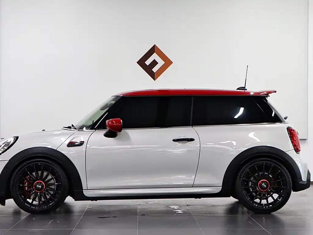 MINI JCW (John Cooper Works) — фото 9