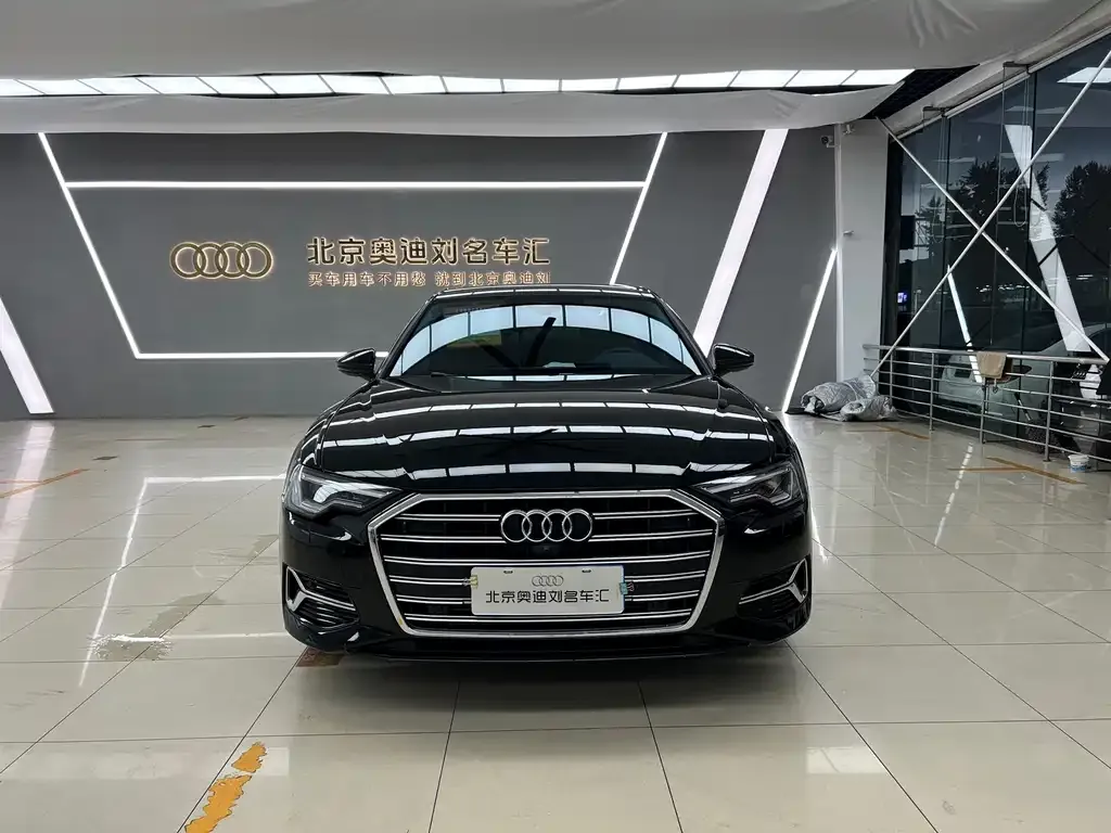 Audi A6L — фото 1
