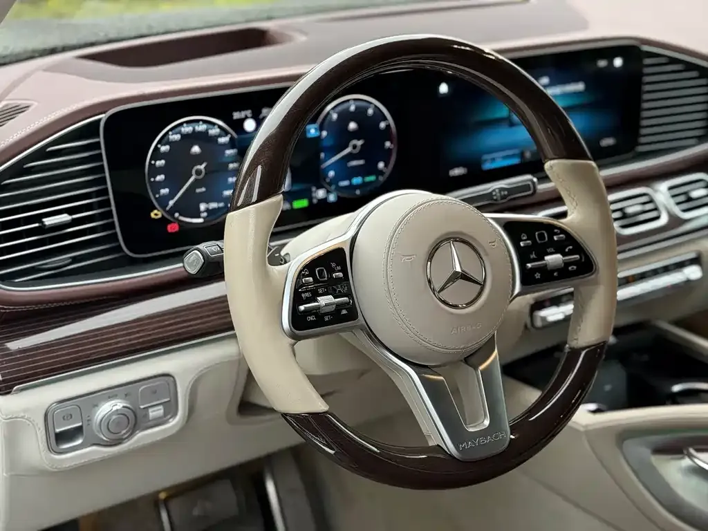 Mercedes-Benz GLS — фото 9
