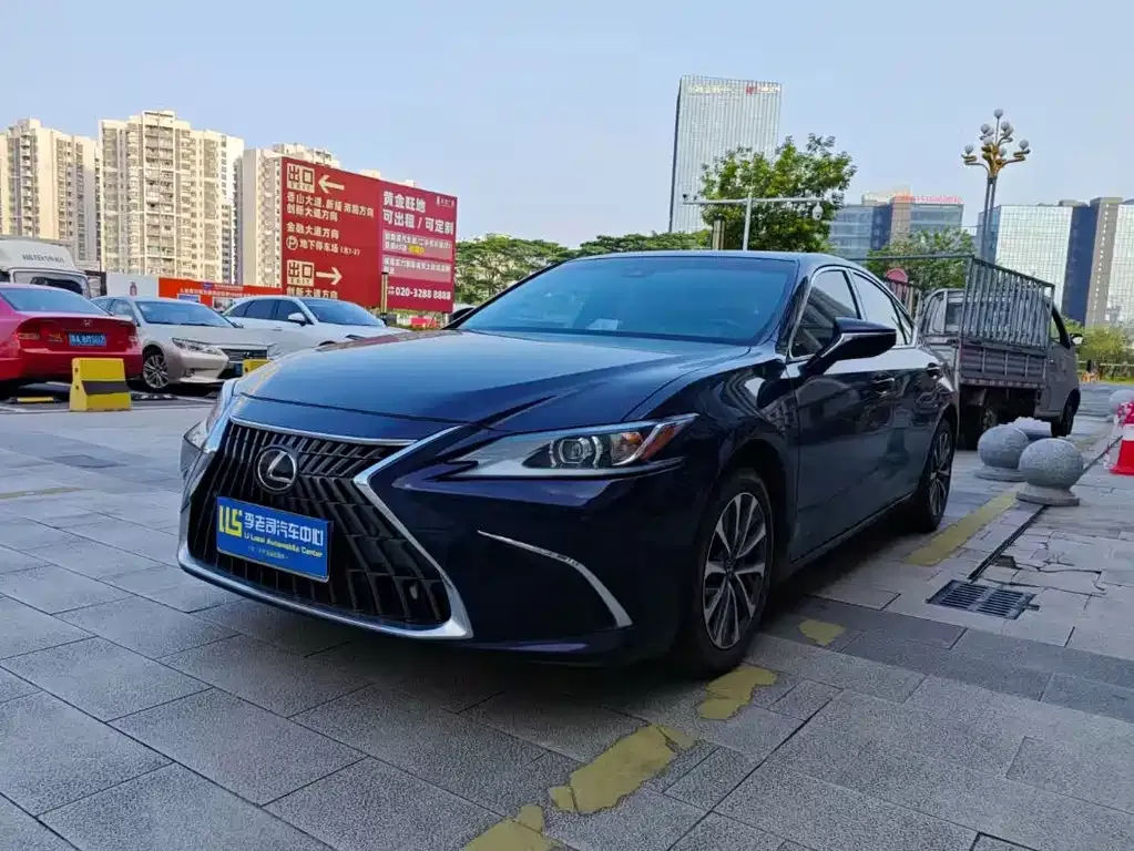 Lexus ES — фото 1