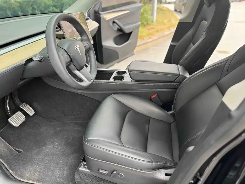 Tesla Model Y — фото 7
