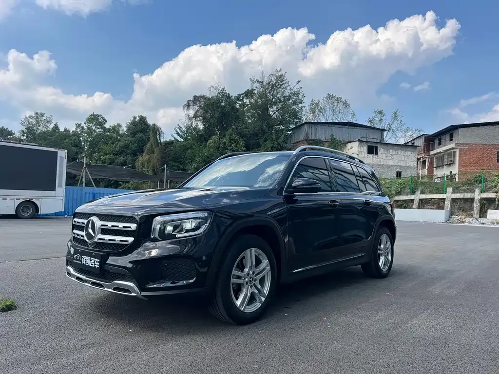 Mercedes-Benz GLB — фото 1