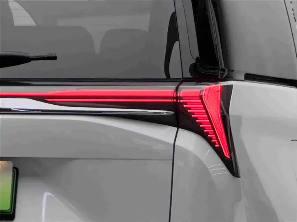 Buick GL8 Hybrid — фото 2