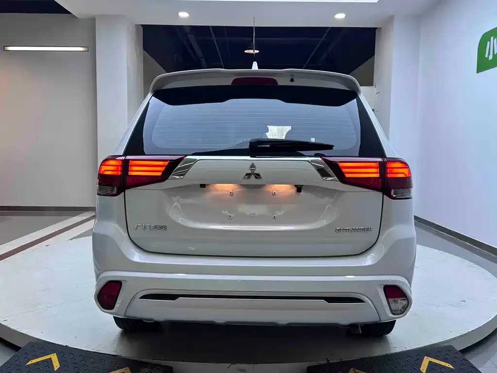 Mitsubishi Outlander — фото 4