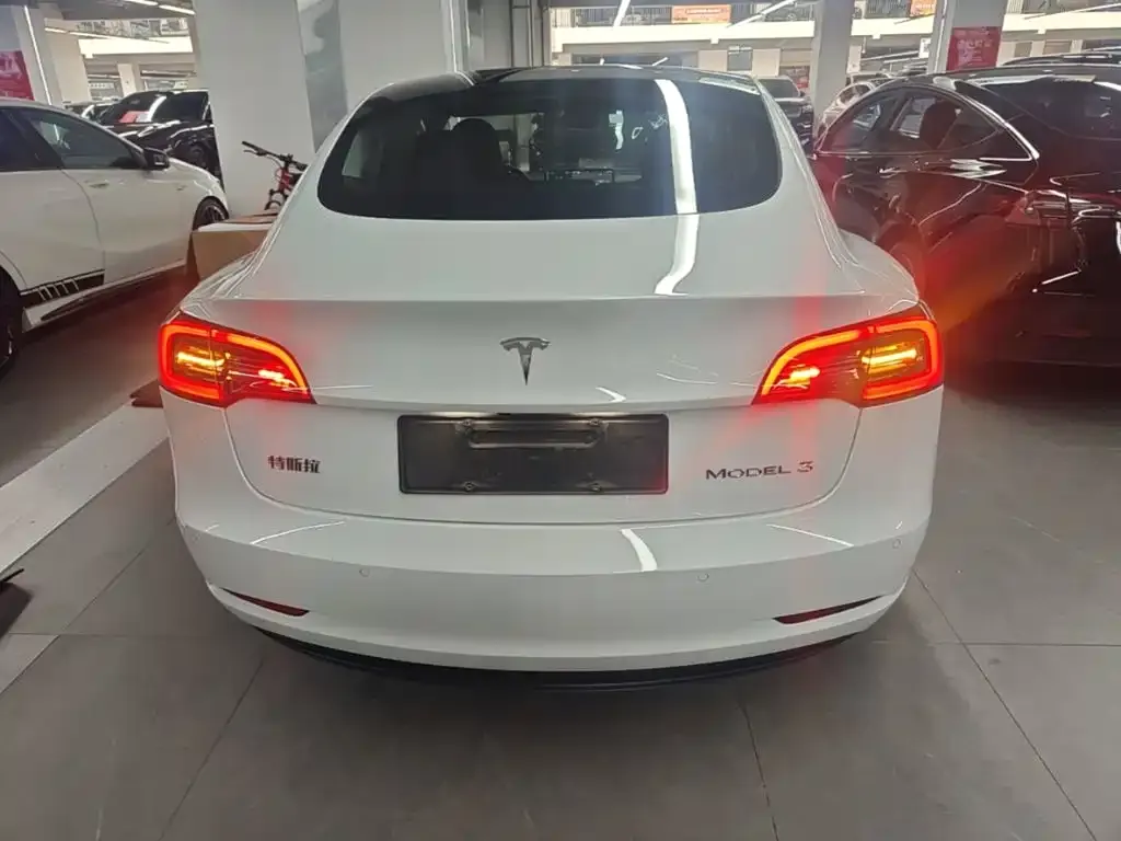 Tesla Model 3 — фото 6