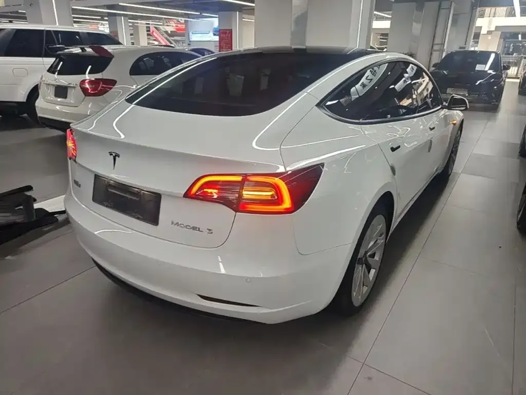 Tesla Model 3 — фото 9