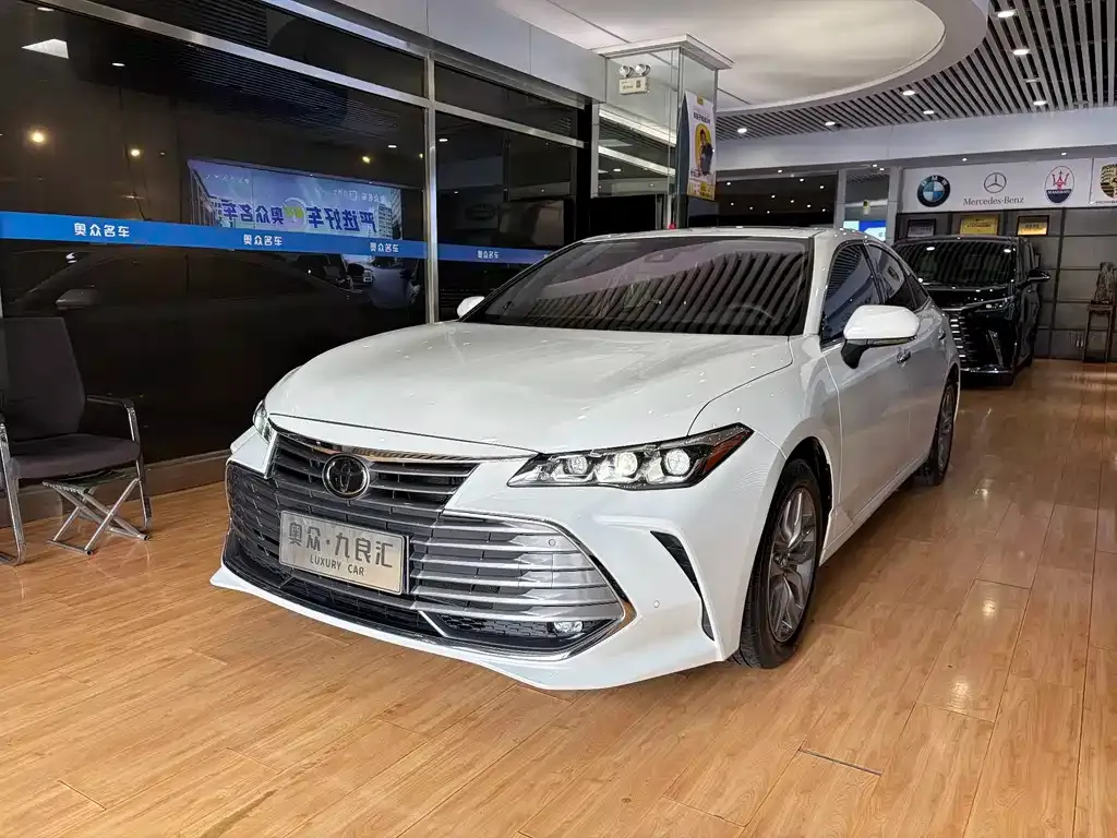 Toyota Avalon — фото 1