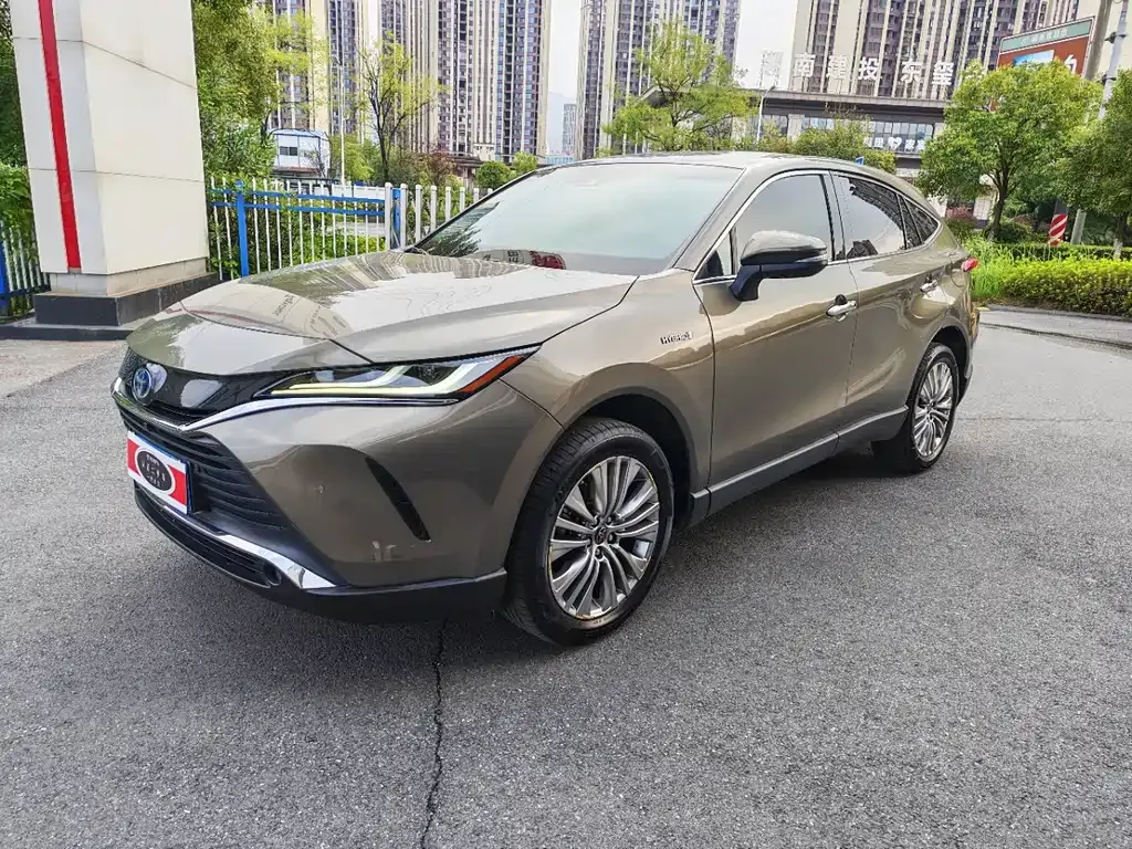 Toyota Harrier — фото 1