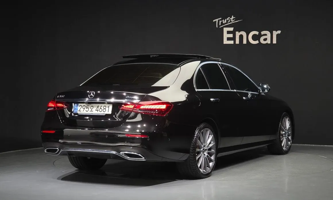 Mercedes-Benz E-Class — фото 10