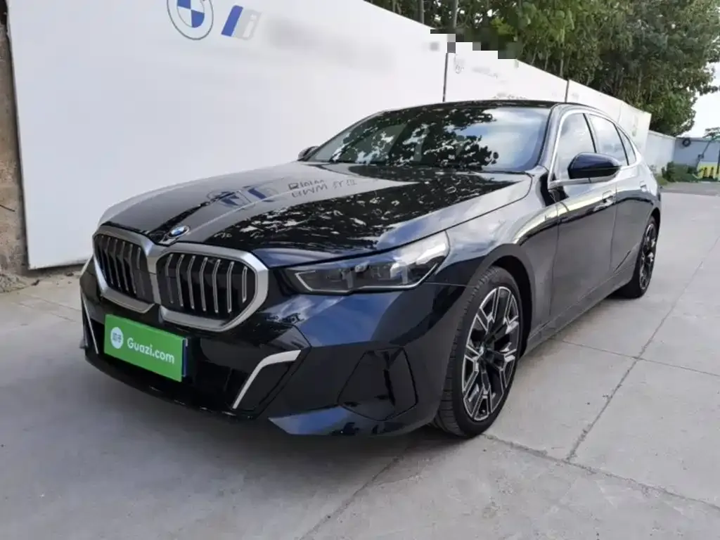 BMW 5 Series — фото 1