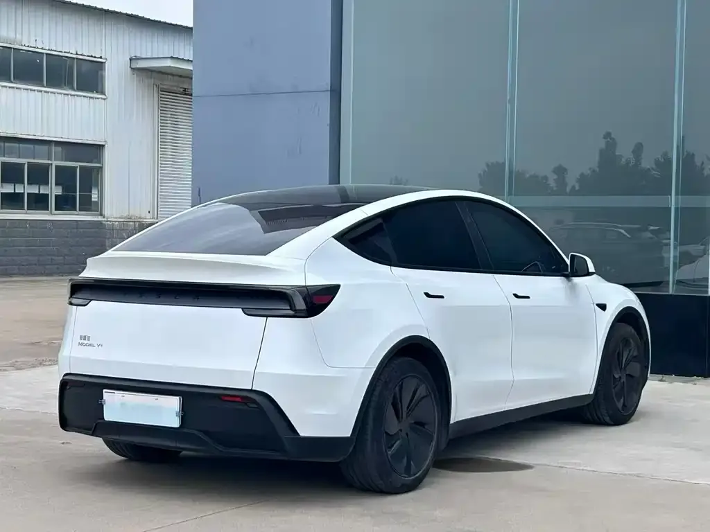 Tesla Model Y — фото 4