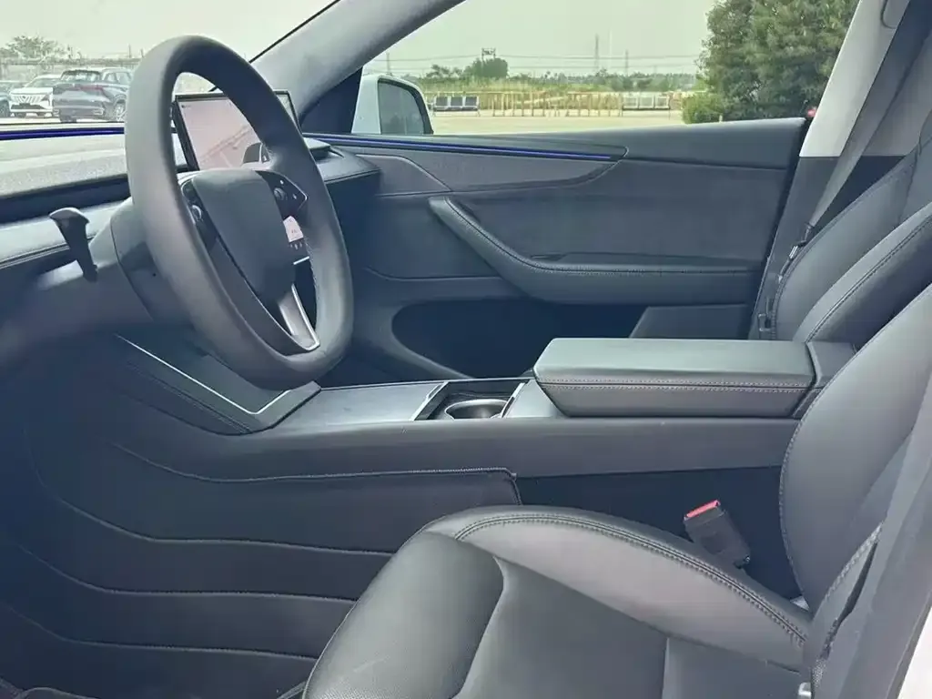 Tesla Model Y — фото 5