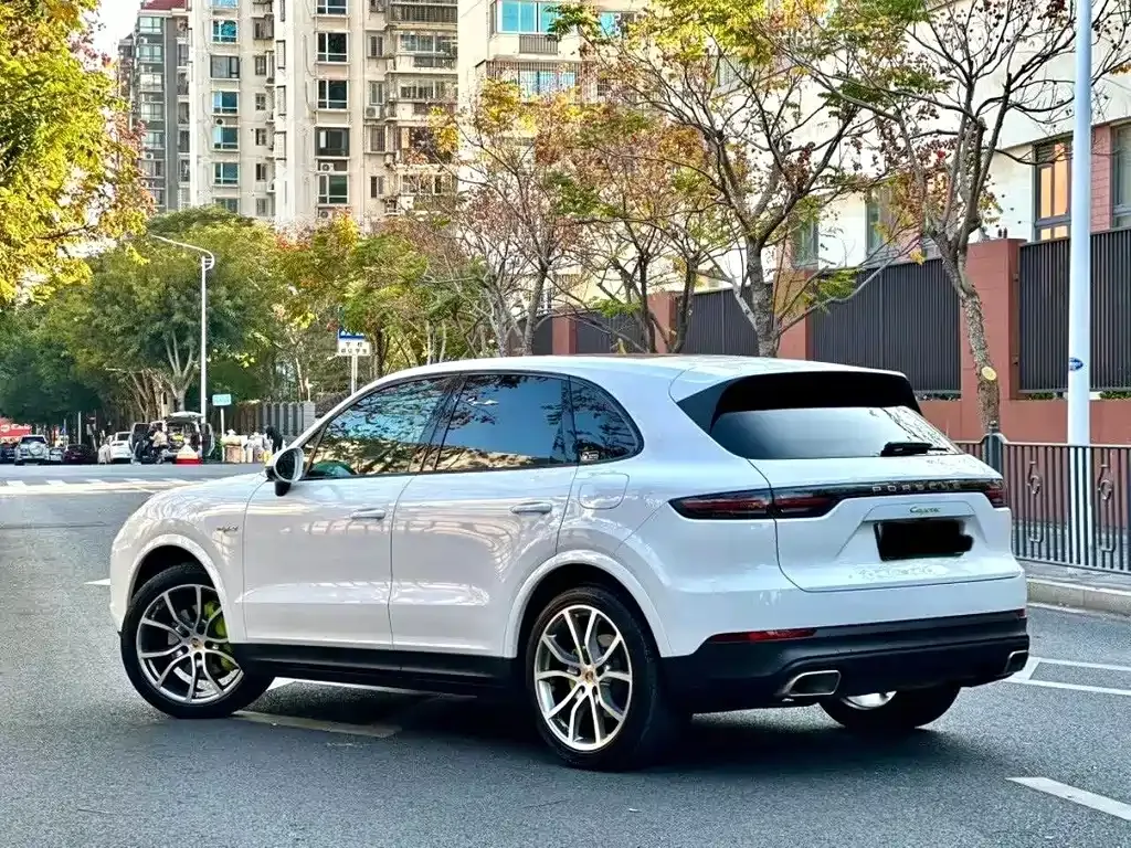Porsche Cayenne Hybrid — фото 5