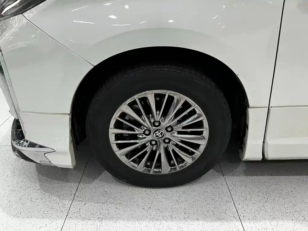 Toyota Alphard — фото 4