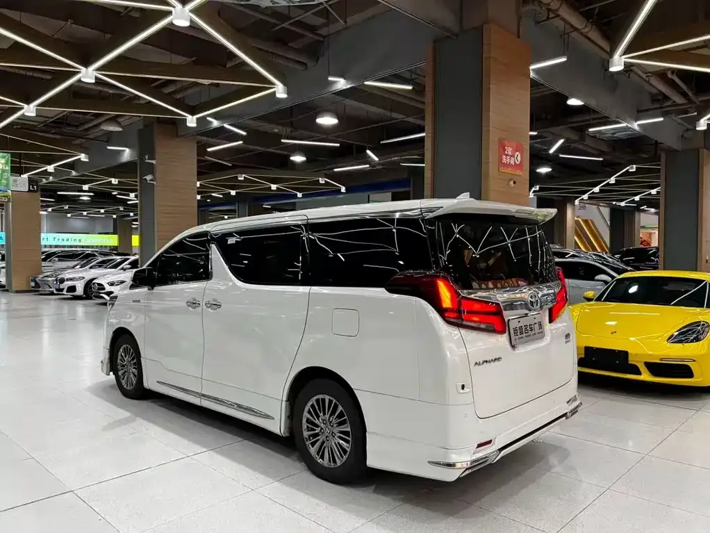 Toyota Alphard — фото 5