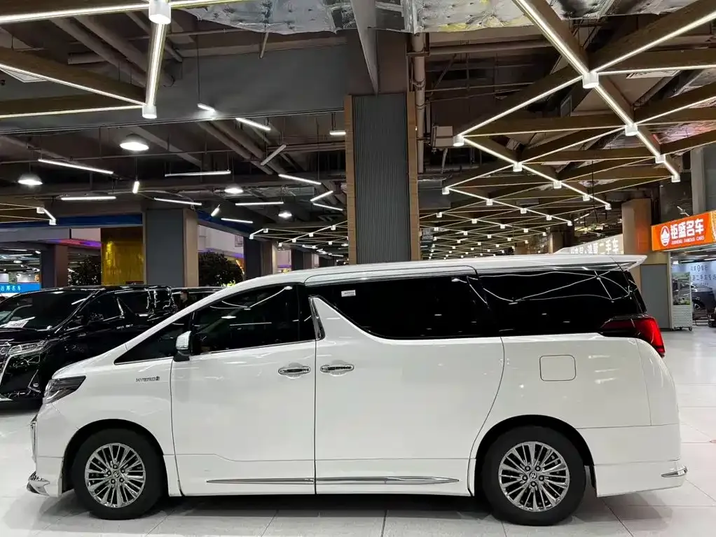 Toyota Alphard — фото 7