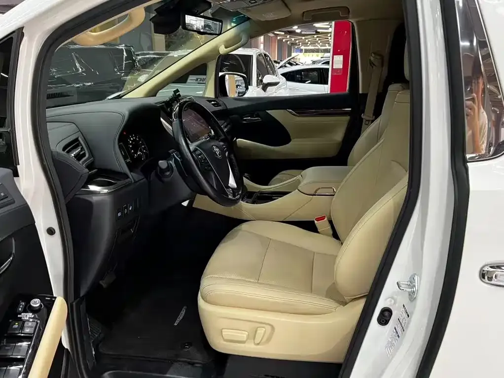 Toyota Alphard — фото 6
