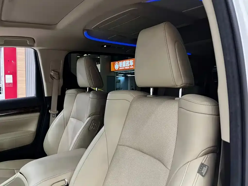 Toyota Alphard — фото 2
