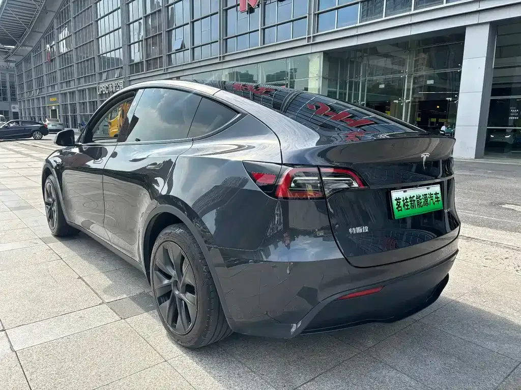 Tesla Model Y — фото 9