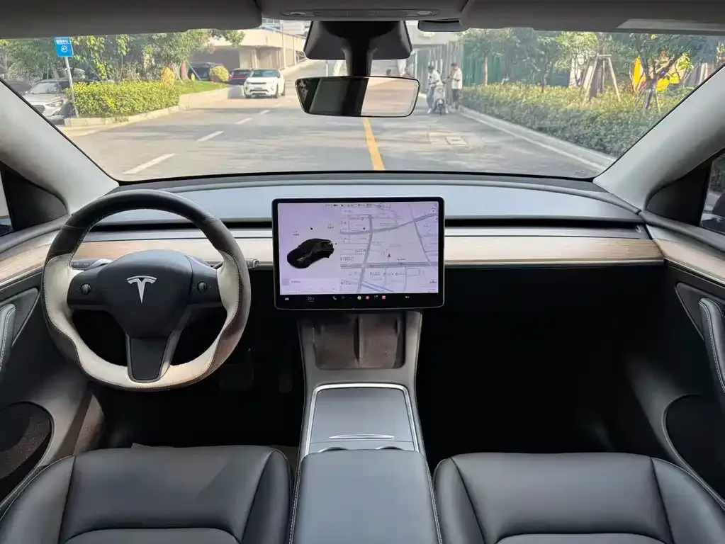 Tesla Model Y — фото 4