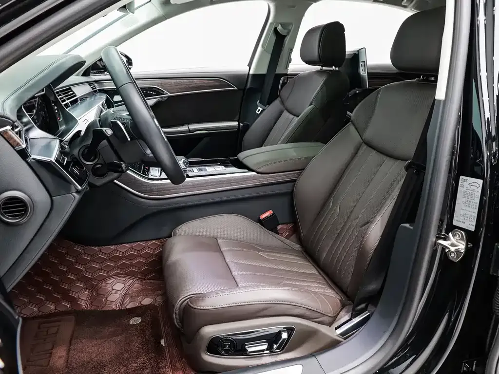 Audi A8 — фото 7
