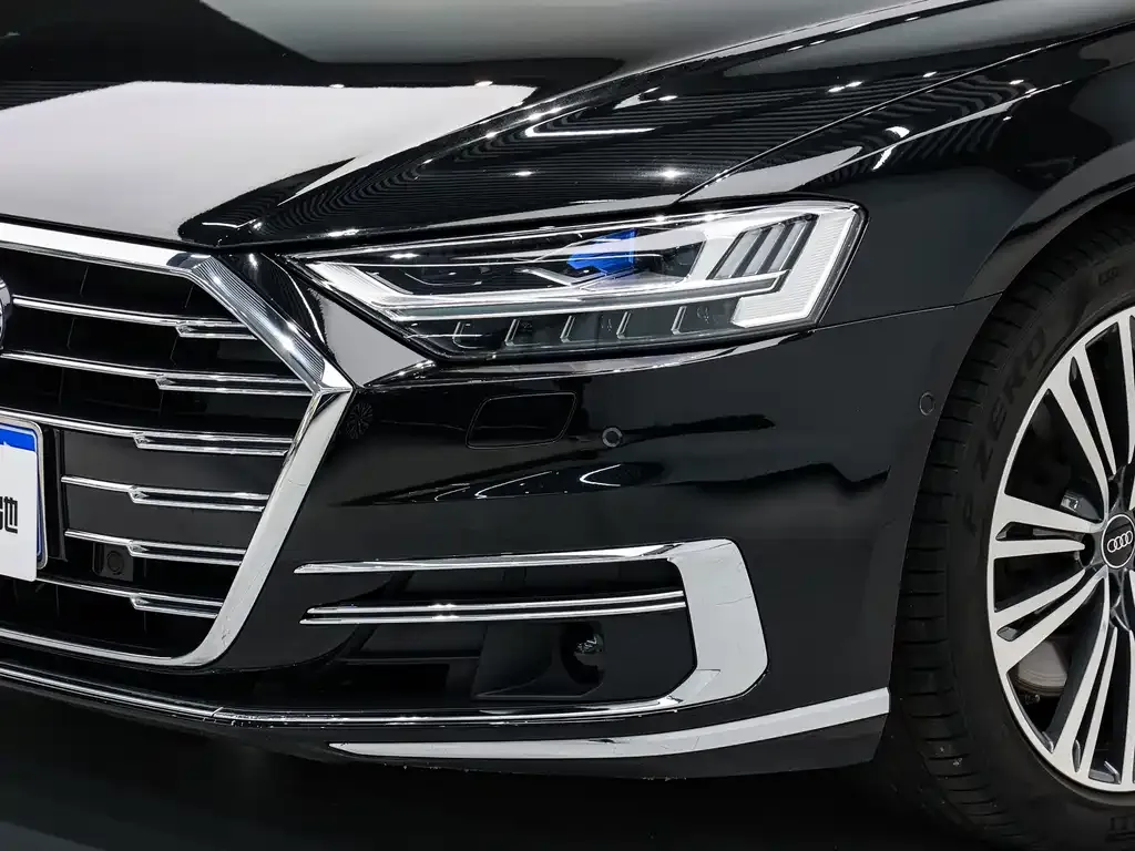 Audi A8 — фото 8