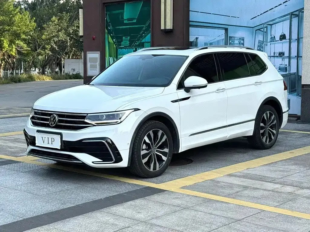 Volkswagen Tiguan L — фото 4