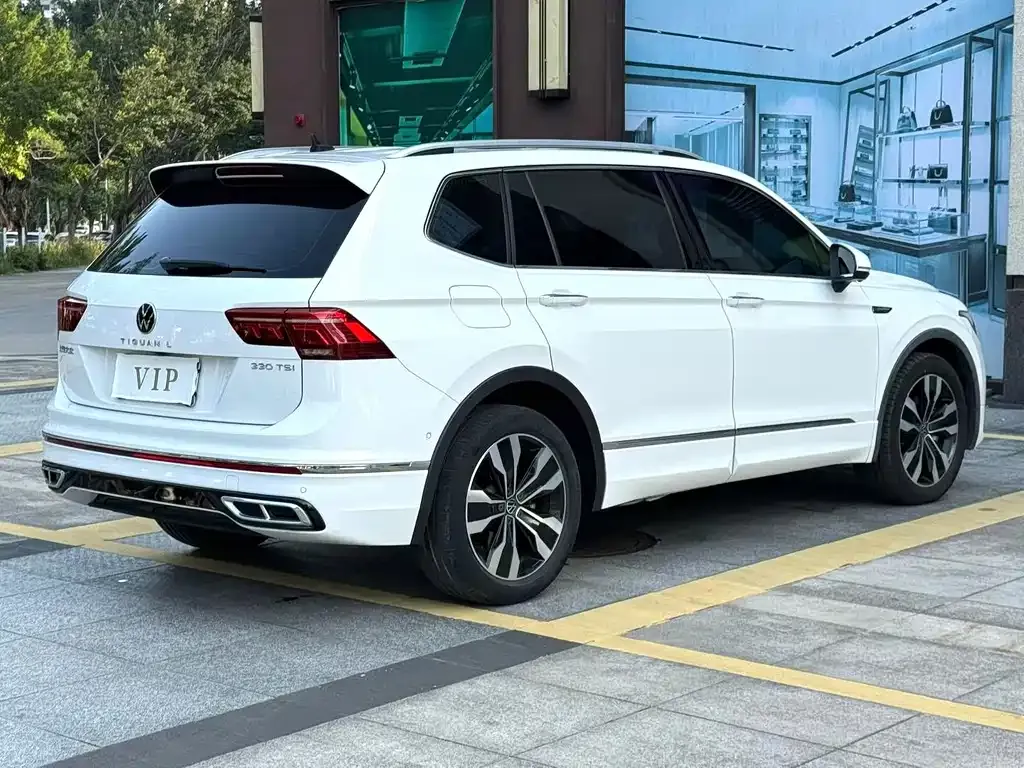 Volkswagen Tiguan L — фото 7