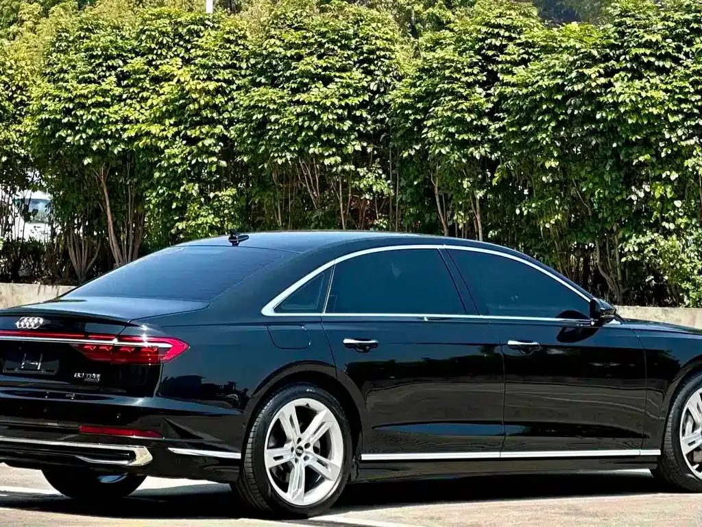 Audi A8 — фото 8