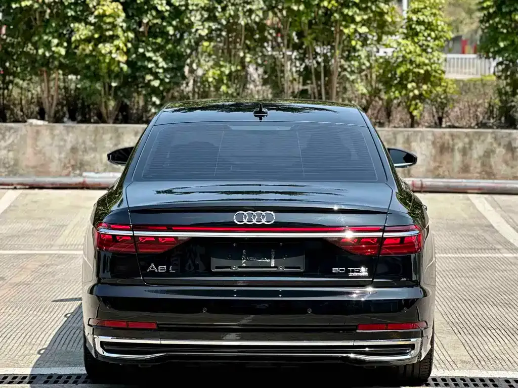 Audi A8 — фото 9