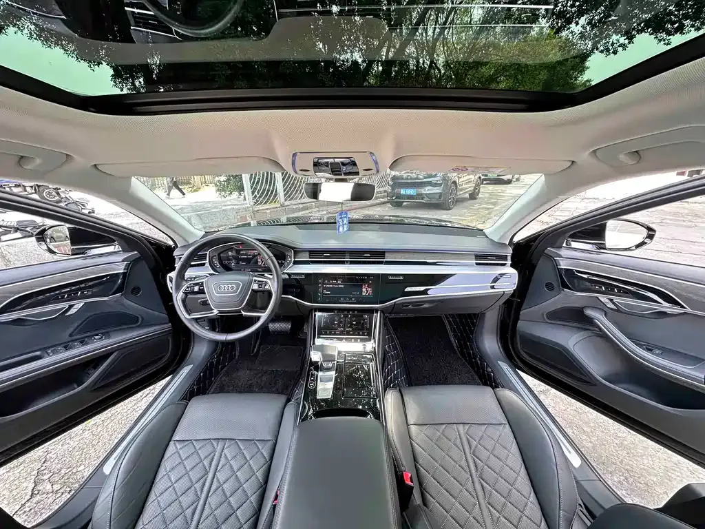 Audi A8 — фото 6