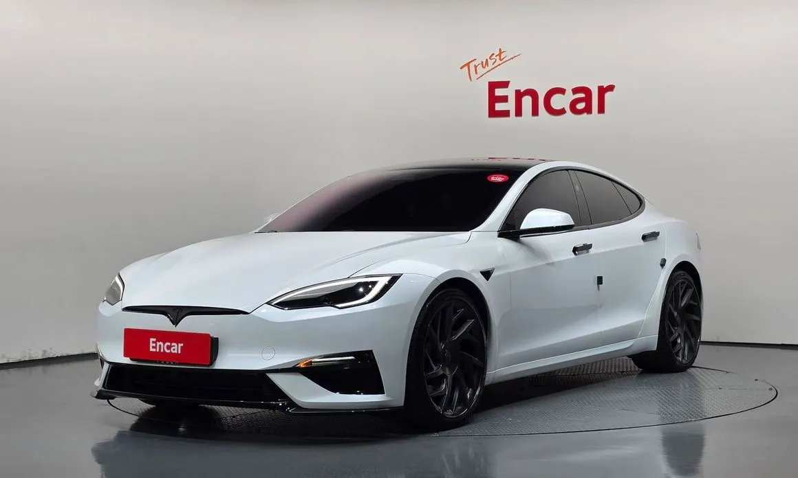 Tesla Model S — фото 1