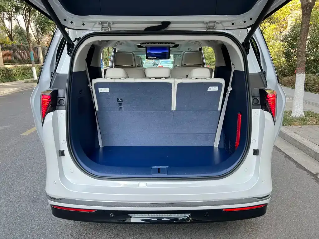 Buick GL8 Hybrid — фото 2