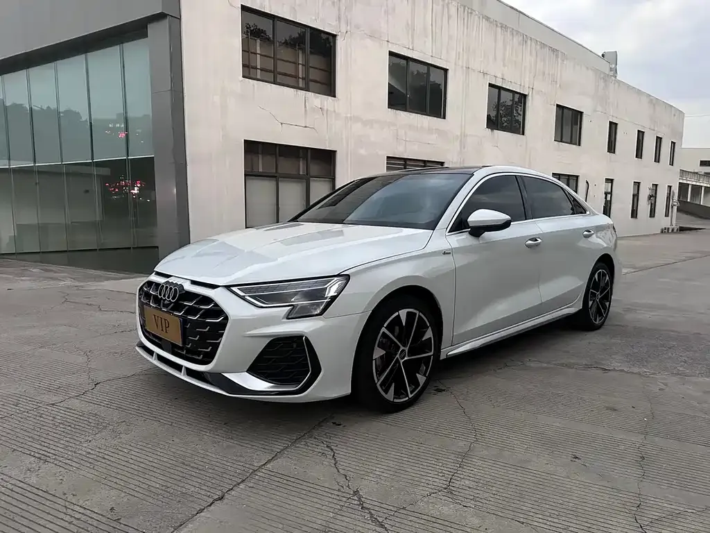 Audi A3 — фото 1