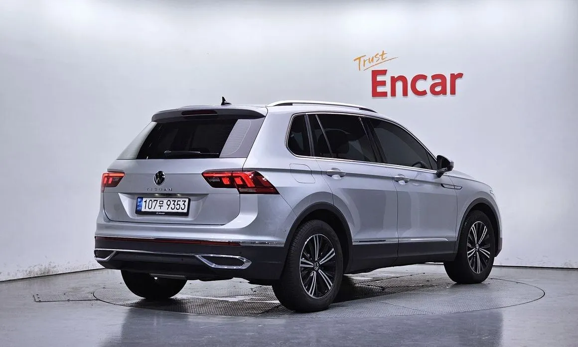 Volkswagen Tiguan — фото 8