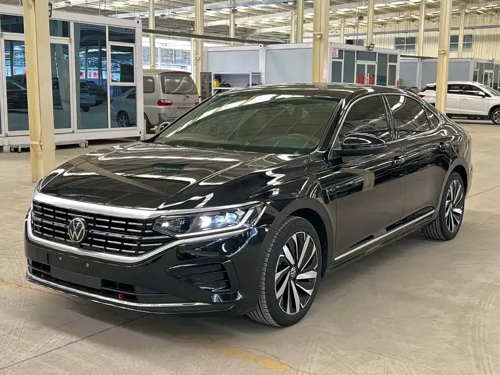 Volkswagen Passat — фото 1